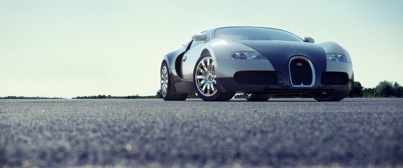 Bugatti Veyron Supercar — Silver, Calm