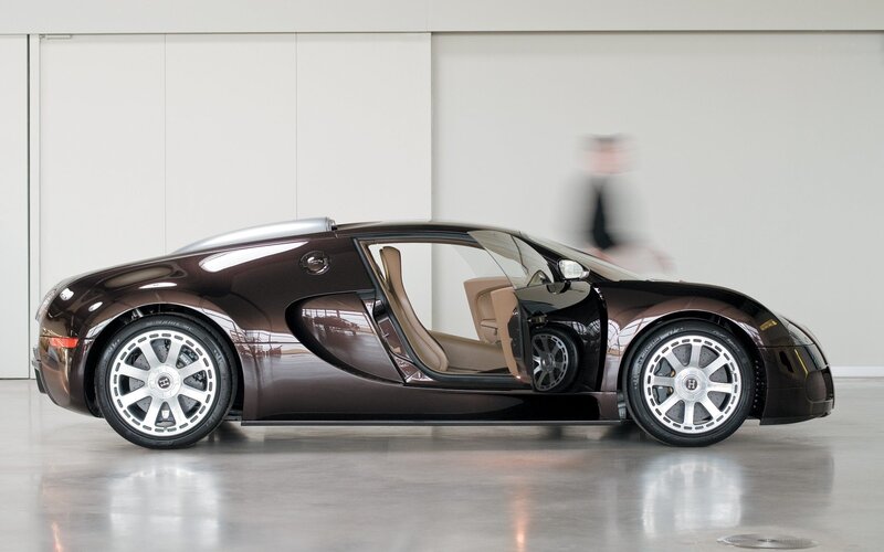 Bugatti Veyron with open door