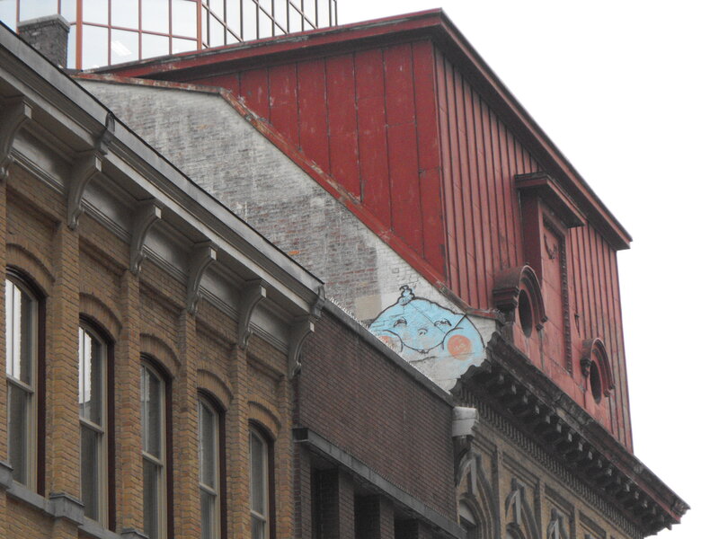 building with graffiti mural