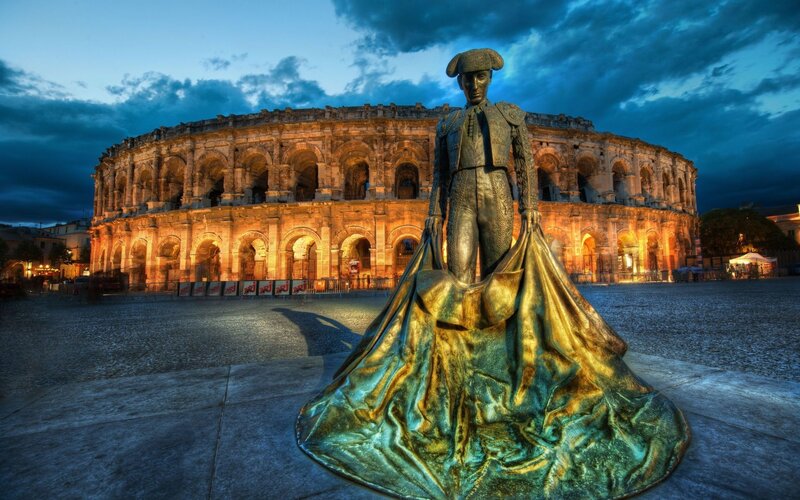 Bullfighter statue at Nîmes Arena