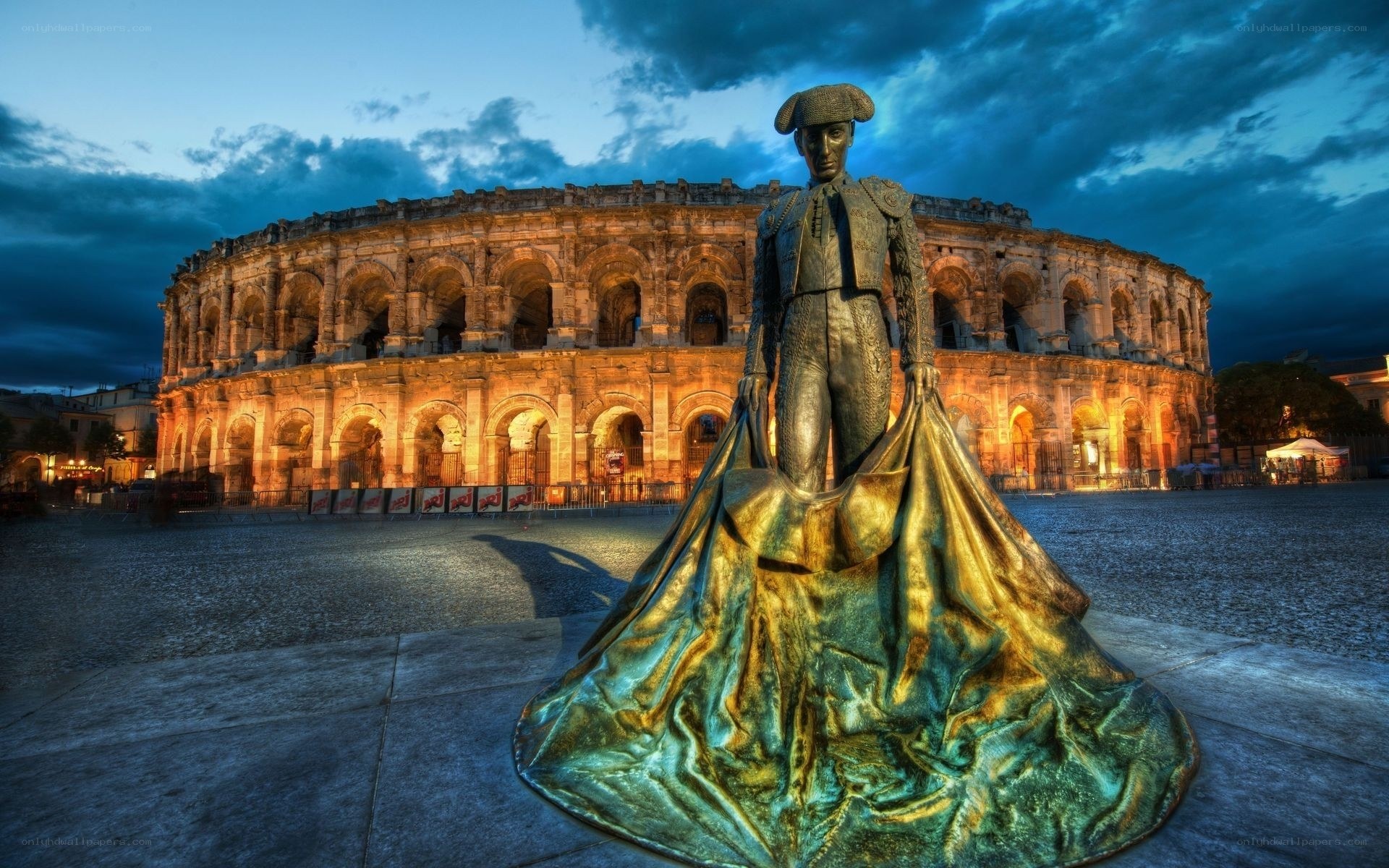 Bullfighter statue at Nîmes Arena
