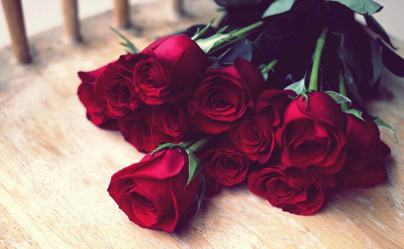 Bunch of Red Roses — Calm, Photograph, Wooden Surface