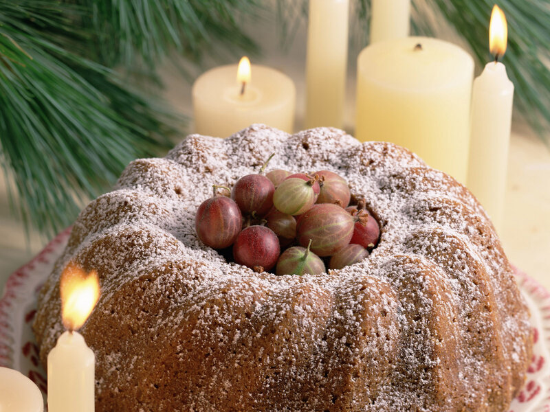Bundt Cake with Berries — Brown