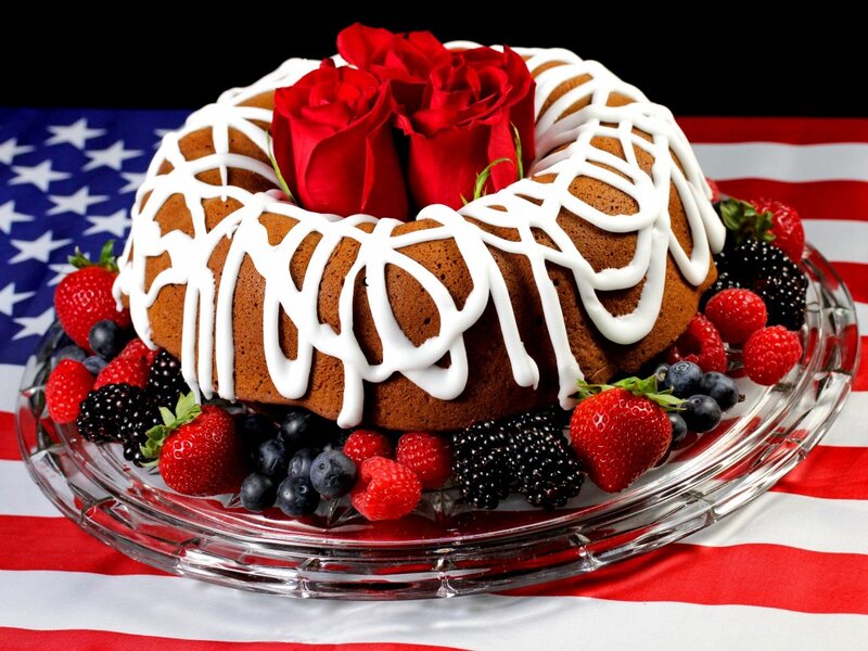 Bundt Cake with Berries — Red