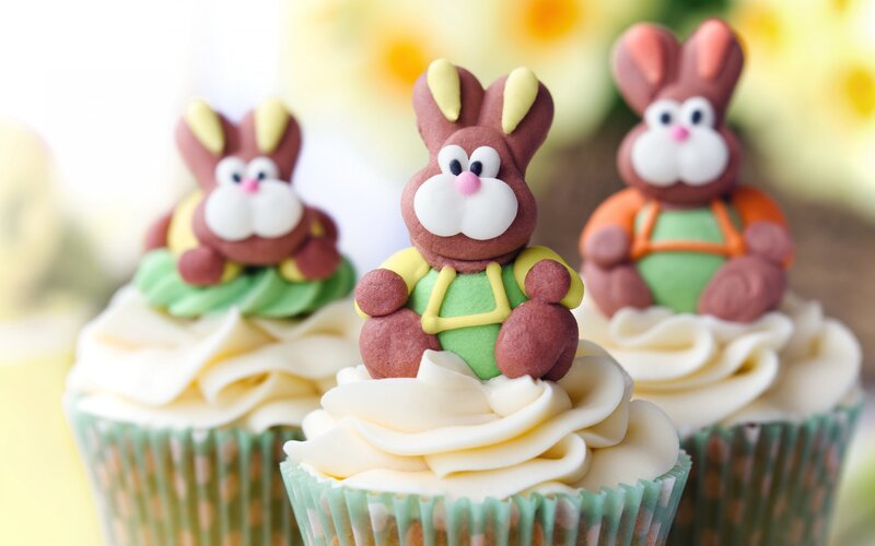 Bunny-shaped Cupcakes — White, Festive