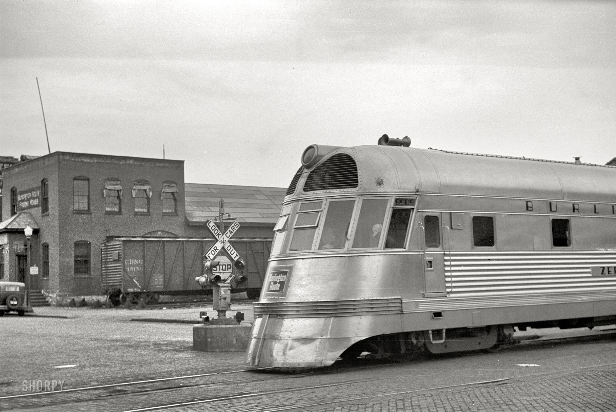 Burlington Zephyr train at crossing