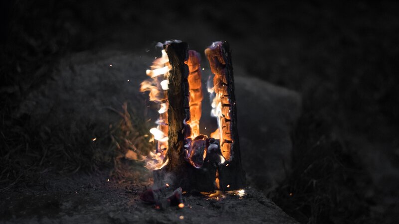 Burning Logs in Darkness
