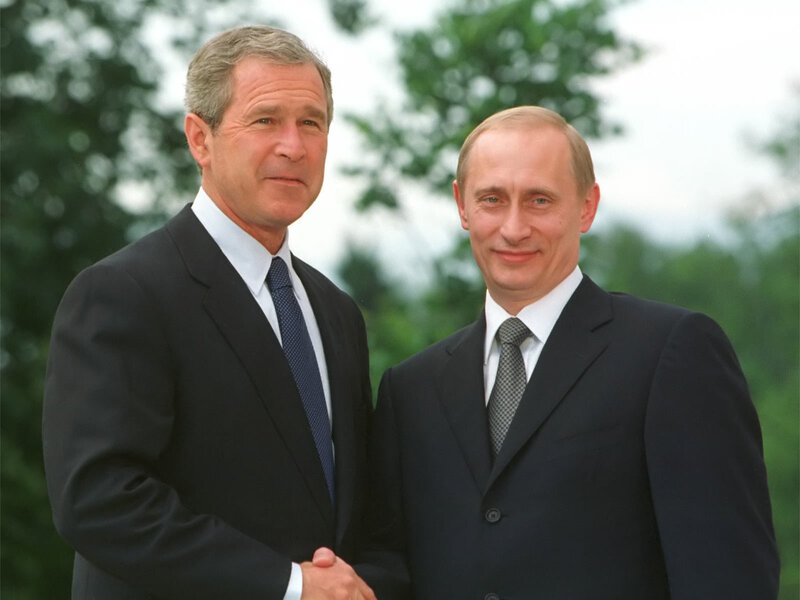 Bush and Putin shake hands