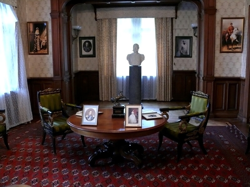 Bust in a Room