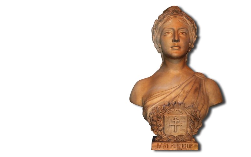 bust of liberty statue