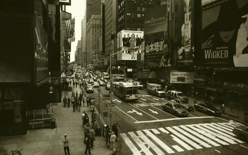Busy City Street — Black