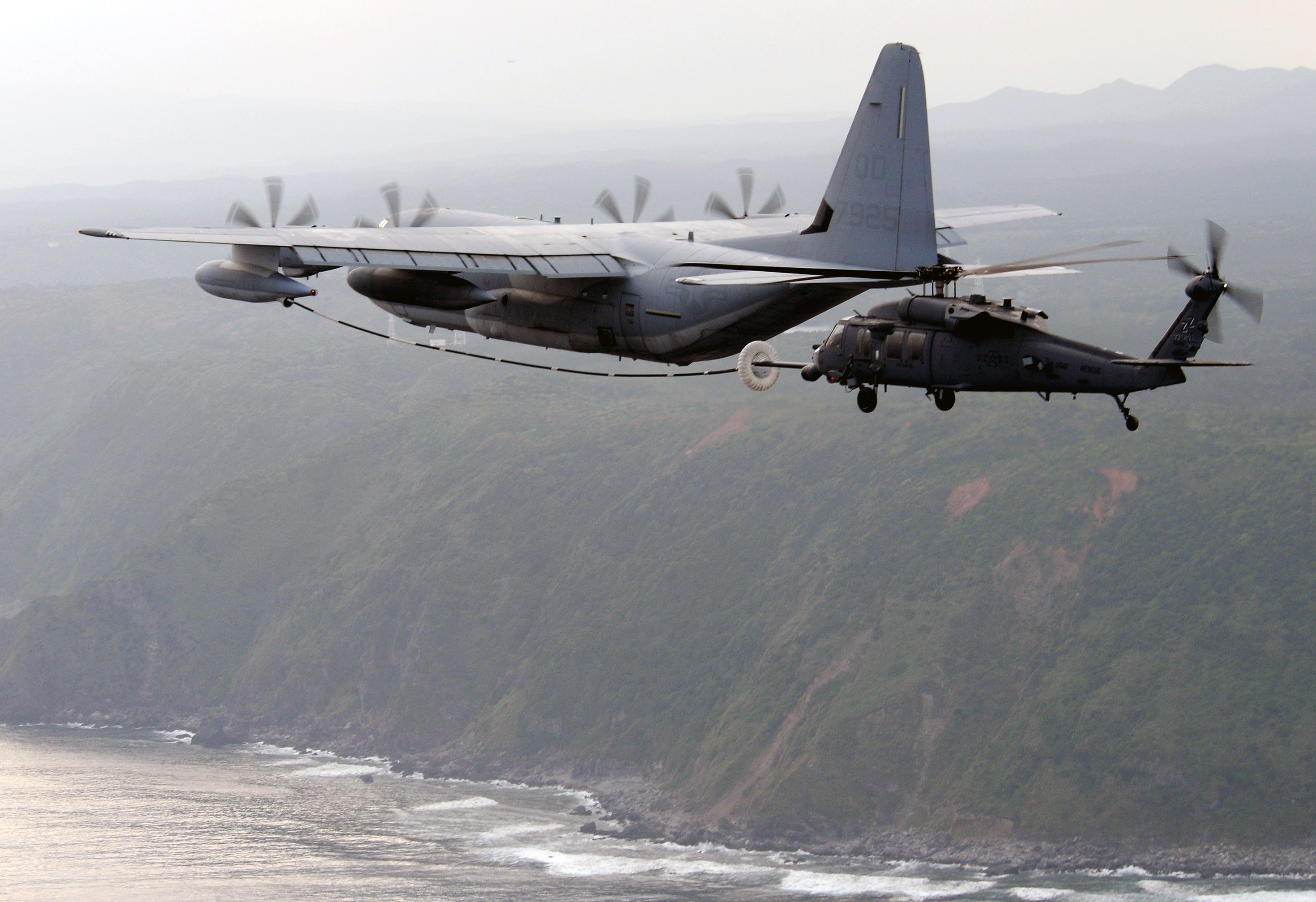 C-130 refueling helicopter