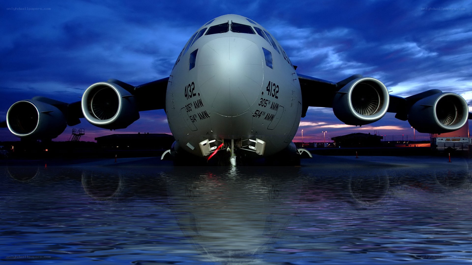 C-17 Globemaster III at dusk