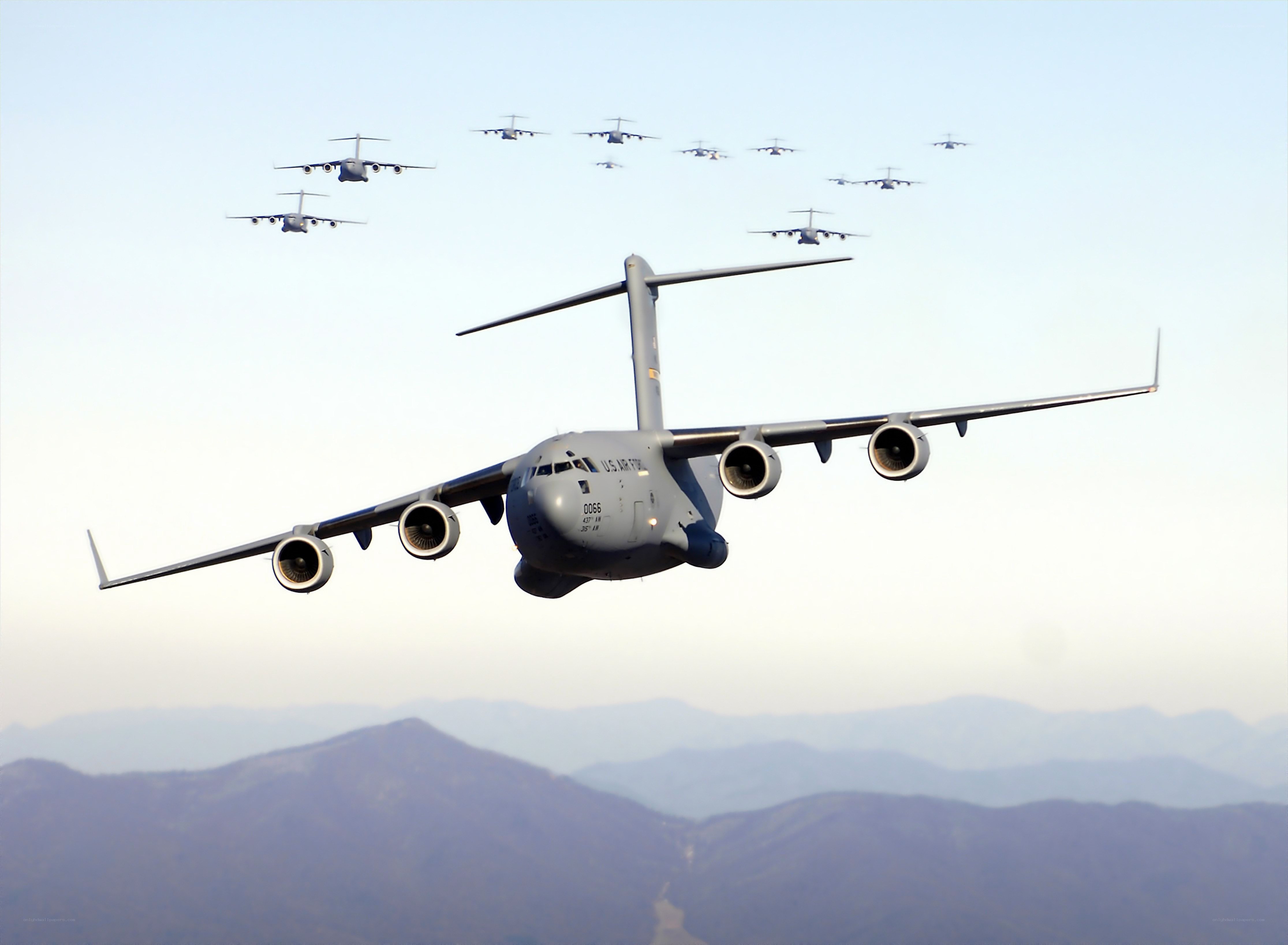 C-17 Globemaster III formation flight