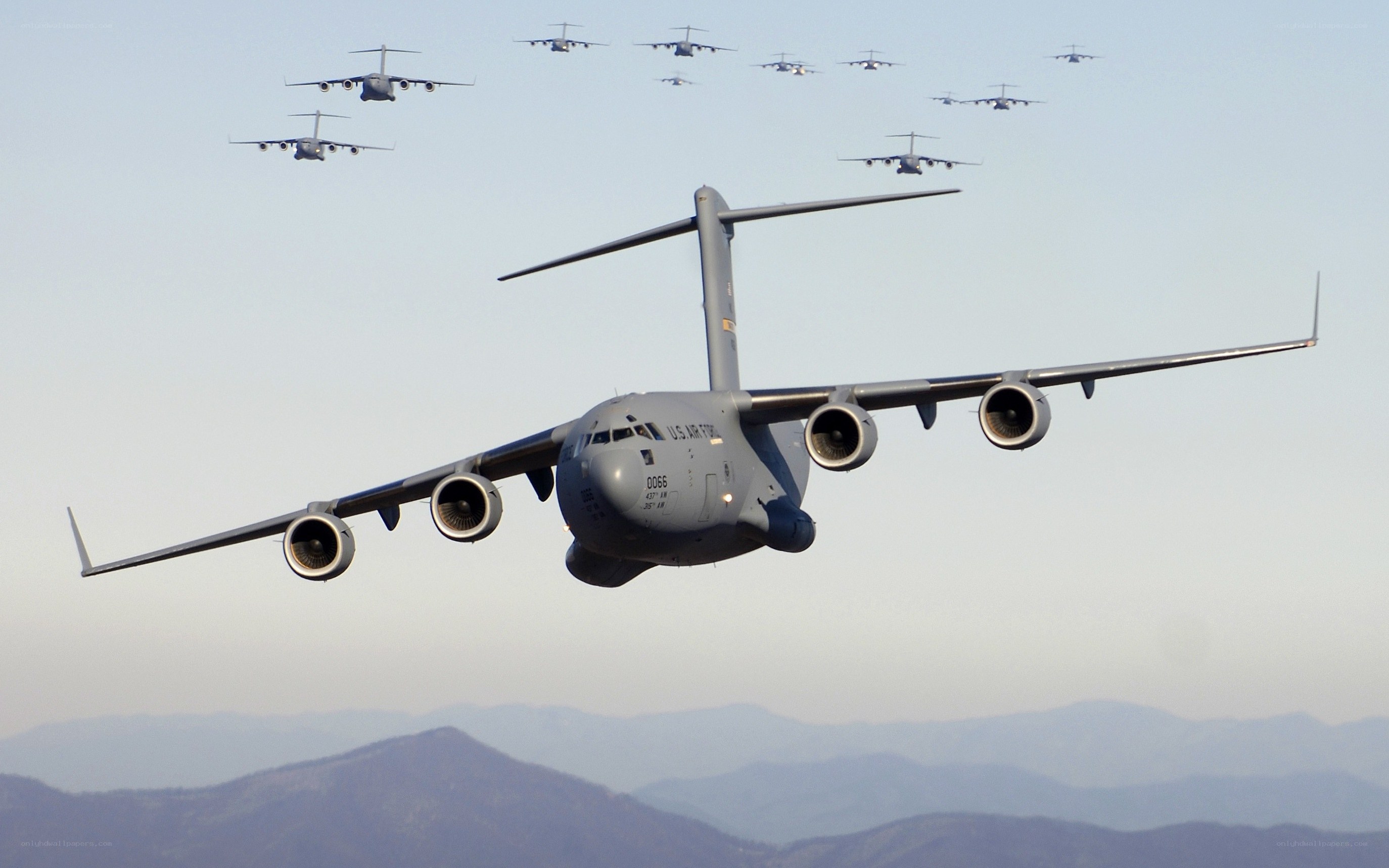 C-17 Globemaster III formation flight