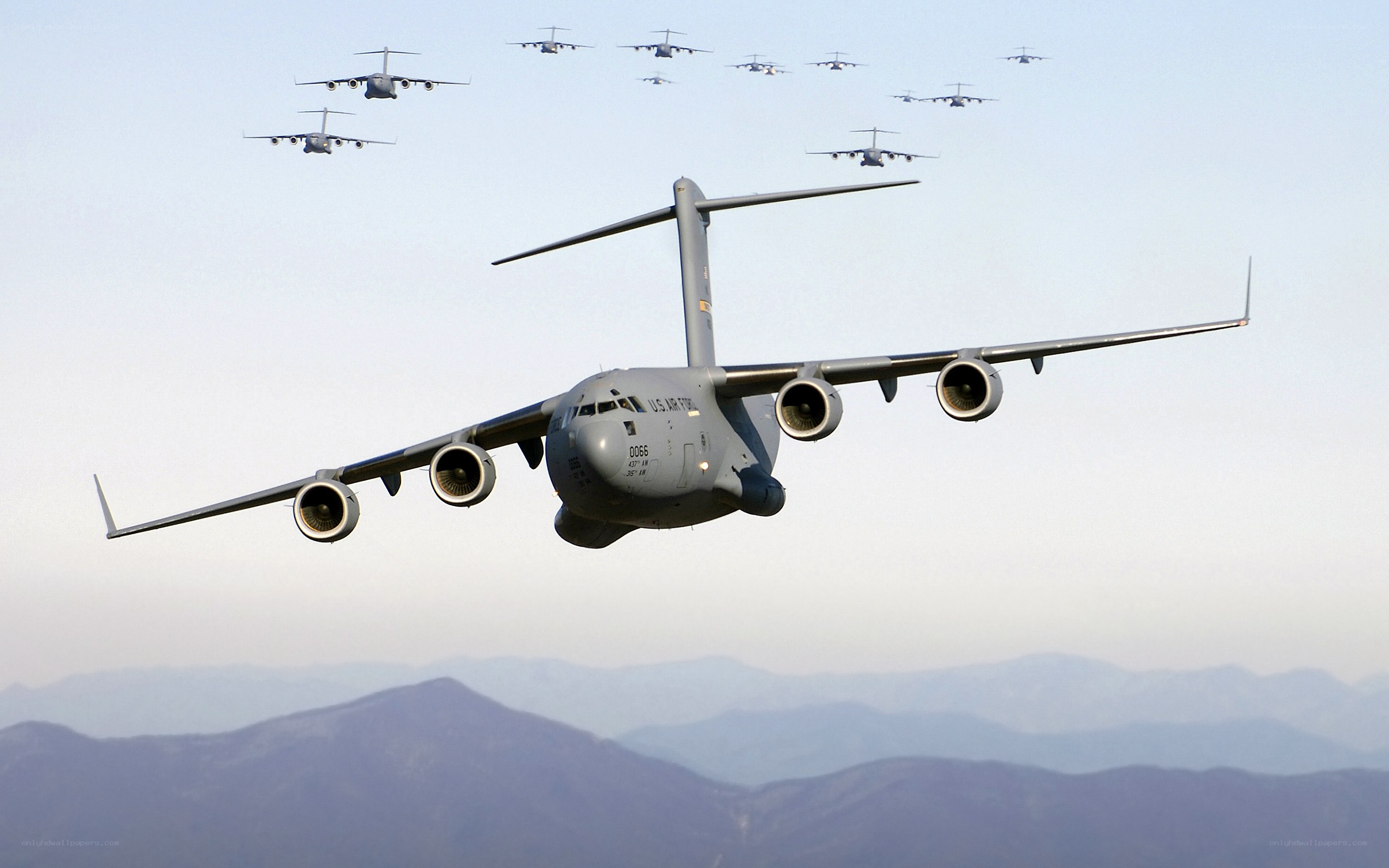 C-17 Globemaster III formation flight