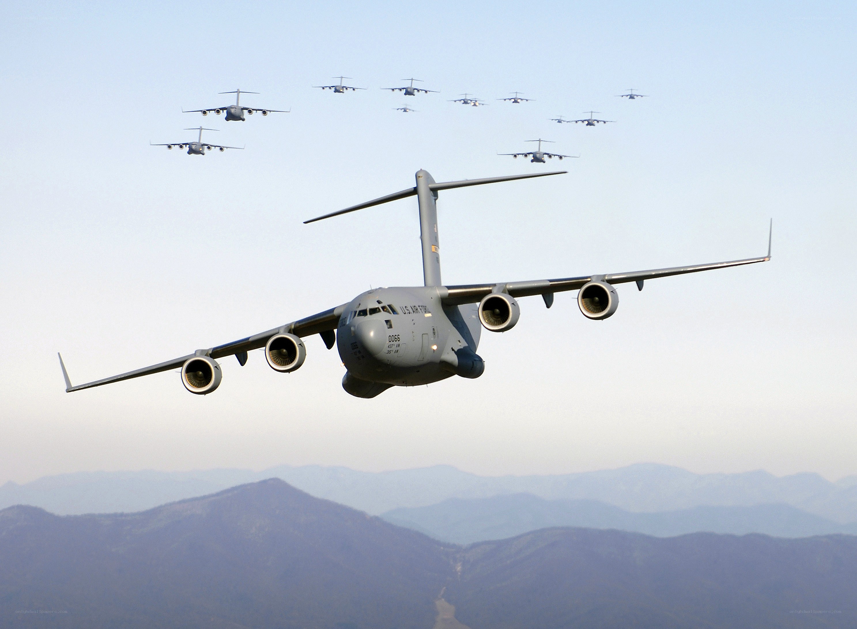 C-17 Globemaster III formation flight