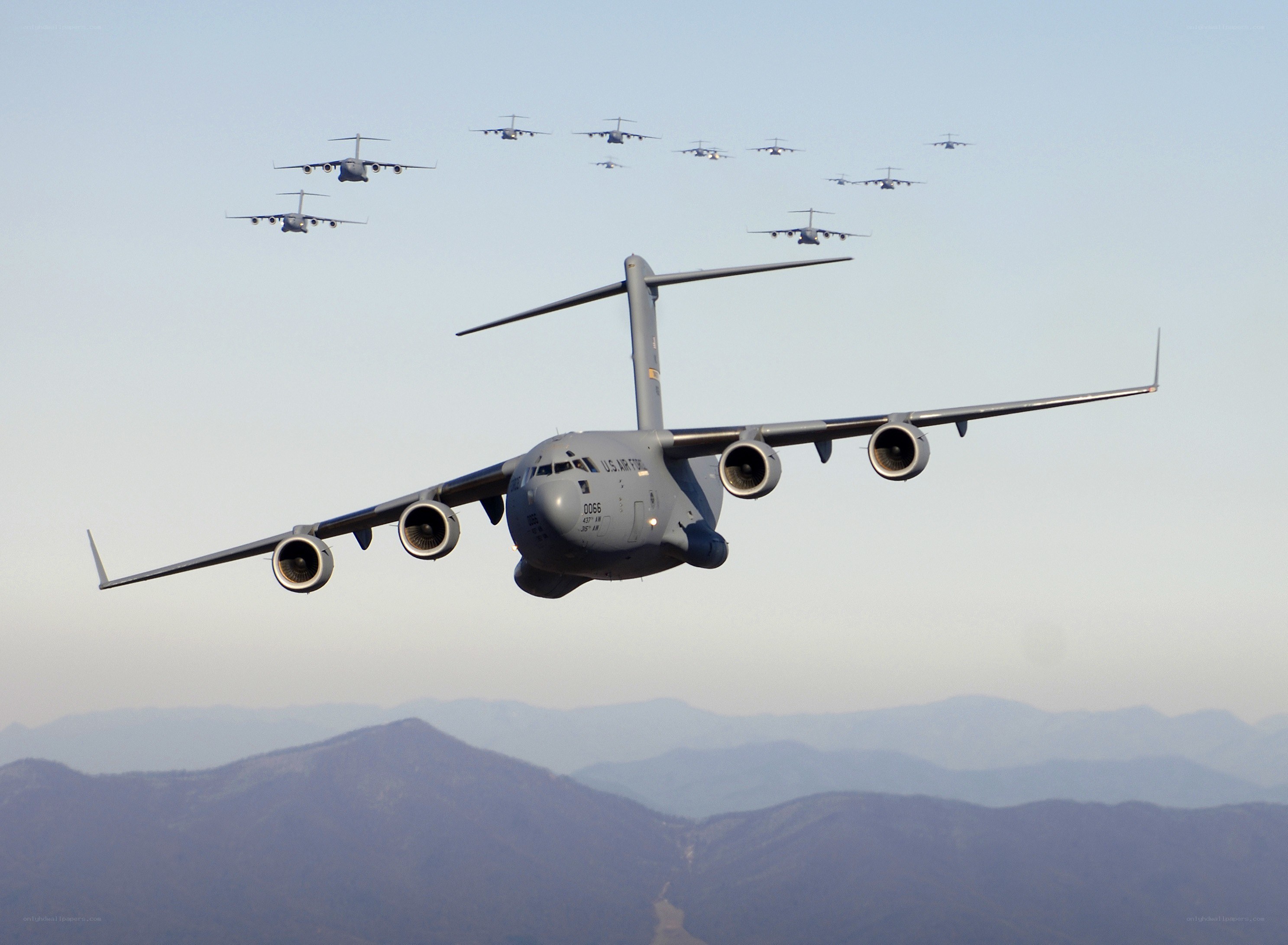 C-17 Globemaster III formation flight