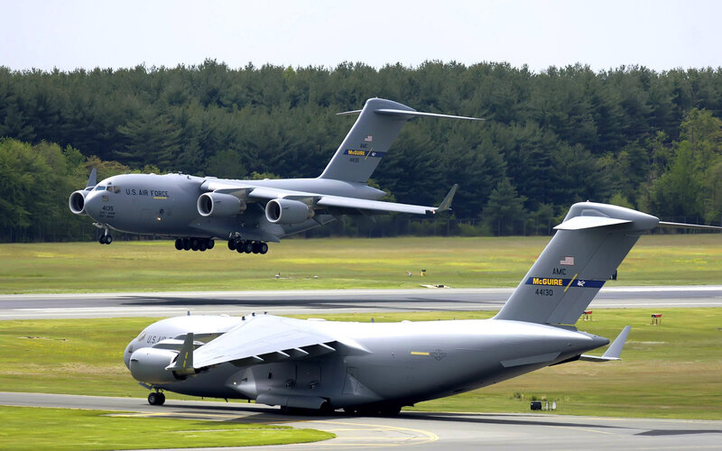 C-17 Globemaster III — Gray, Calm