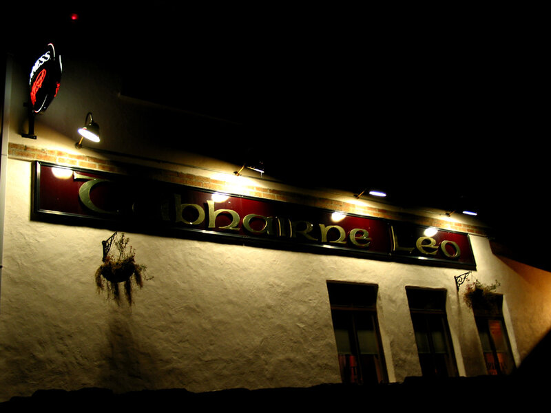 Cabbagene Leo pub at night