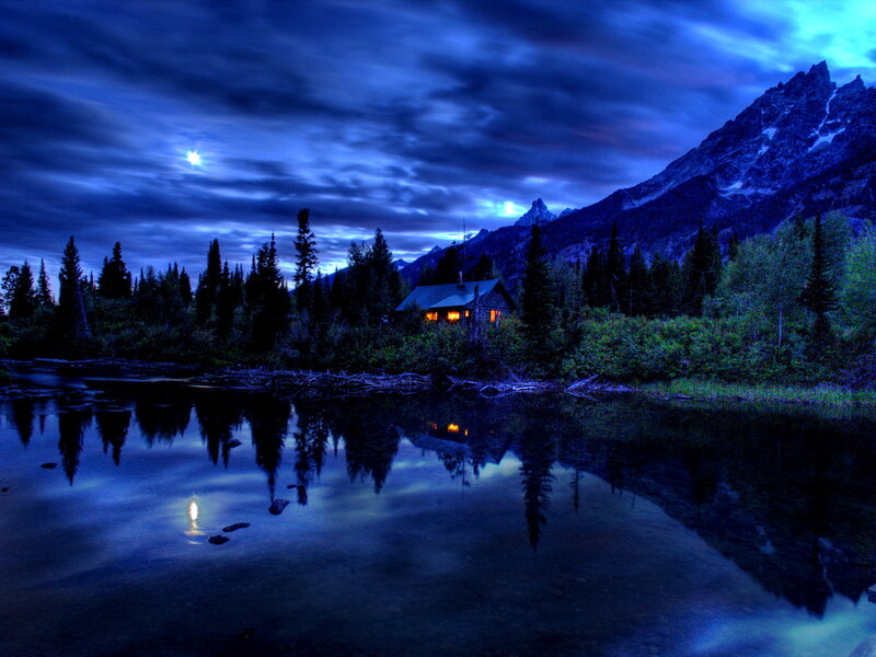 Cabin in Mountain Lake