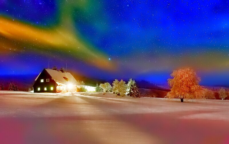 Cabin under Aurora — Blue