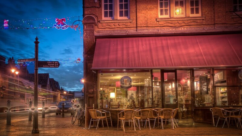 Cafe at Night — Red