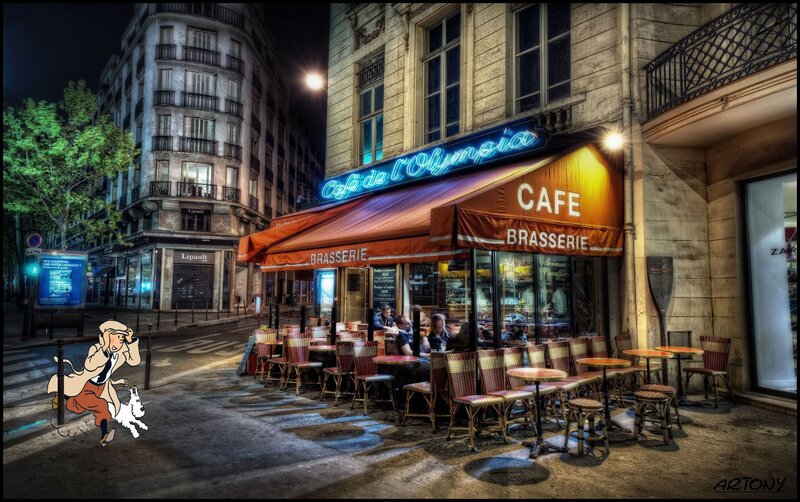 Cafe de l'Olympia at night