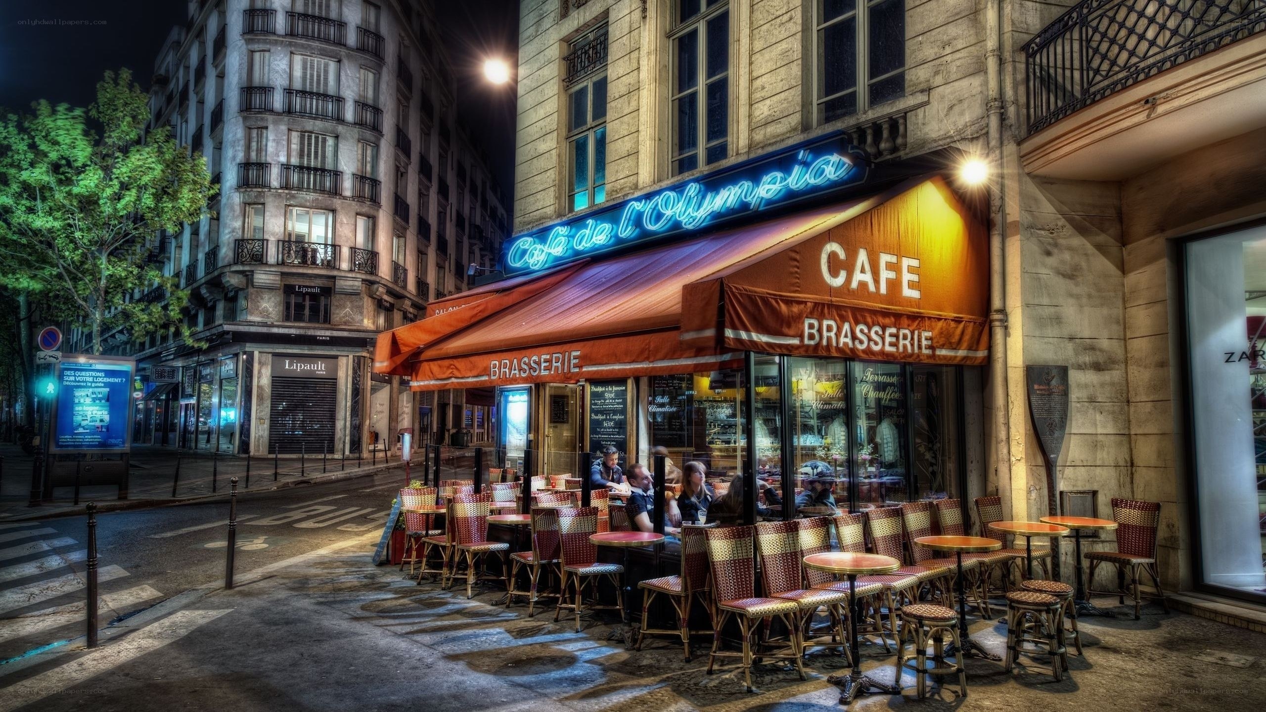 Cafe de l'Olympia at night