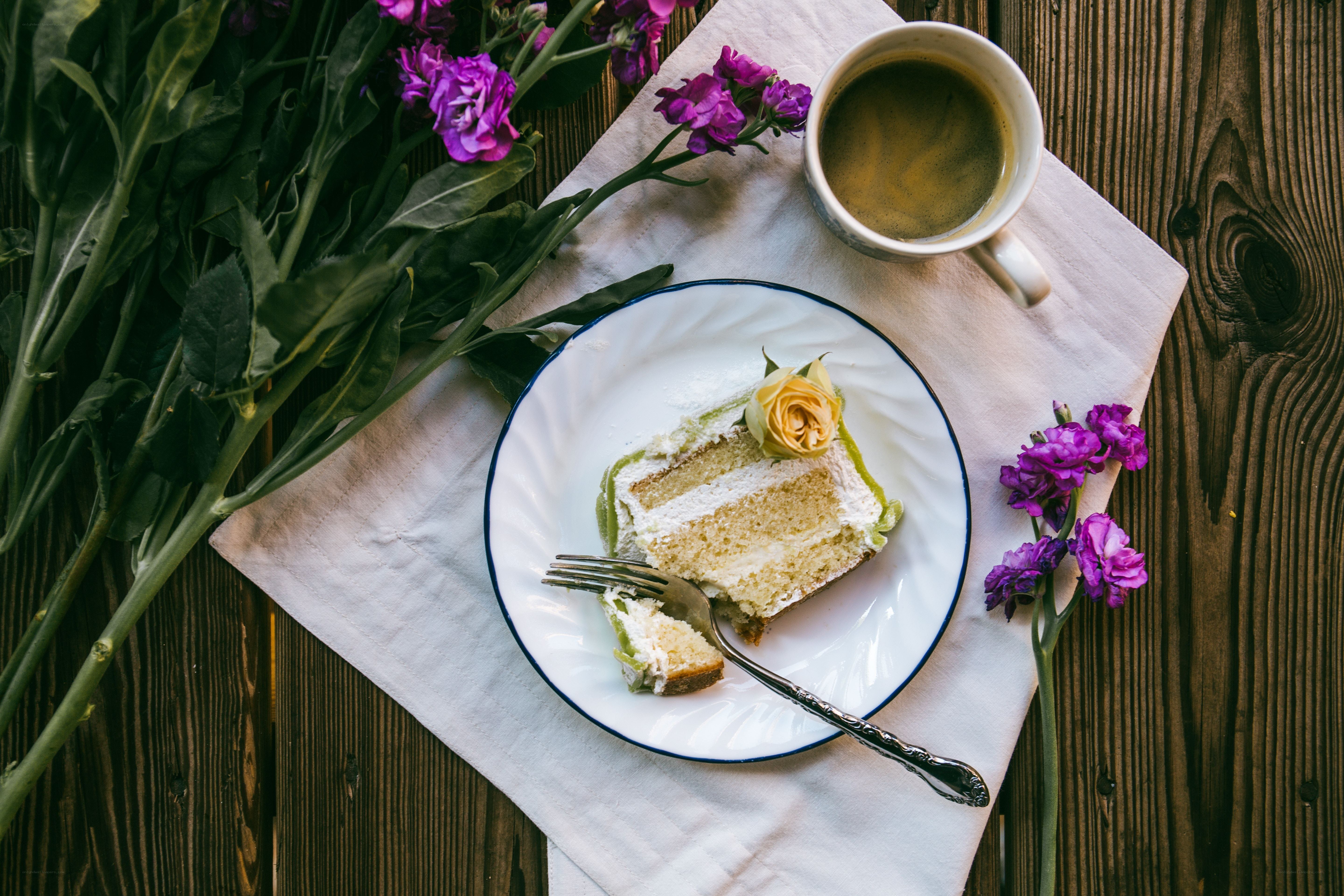 Cake and coffee with flowers