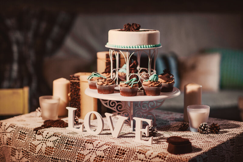Cake and Cupcakes on Stand