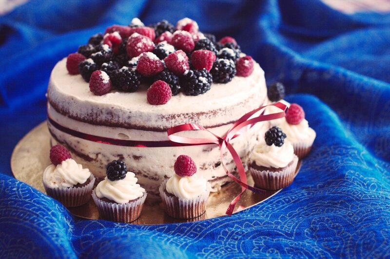 Cake with Cupcakes