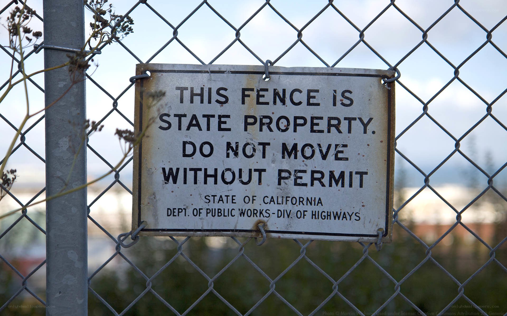 California state fence sign