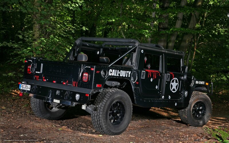 Call of Duty Hummer in forest