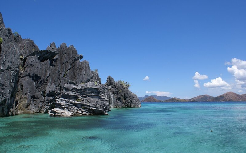 Calm coastal landscape with rocky cliffs