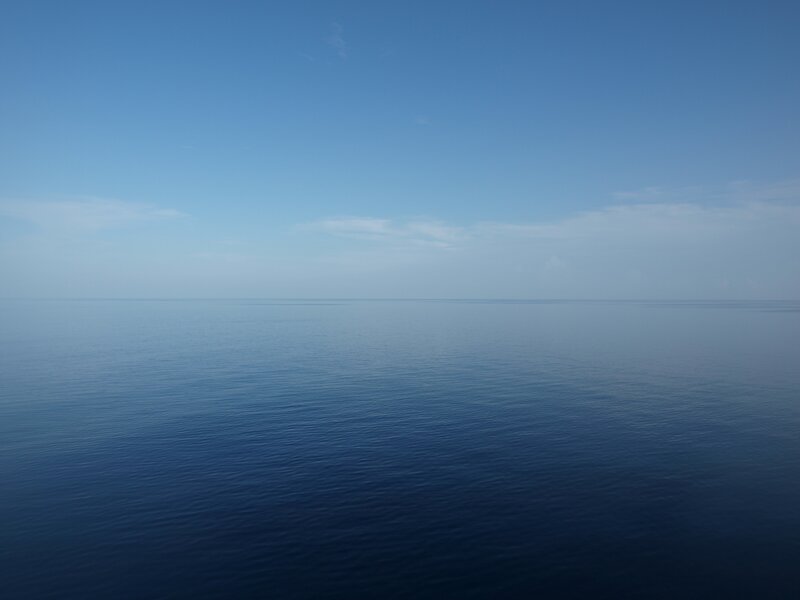calm ocean horizon