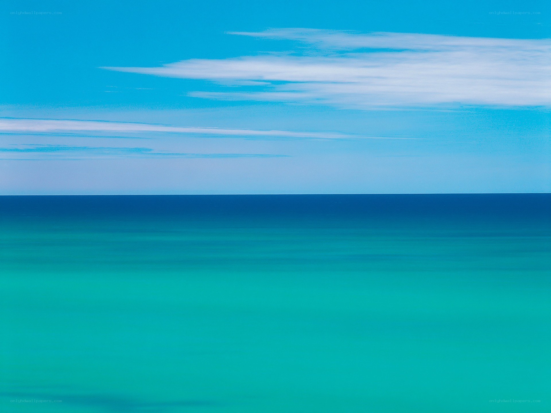 Calm ocean horizon