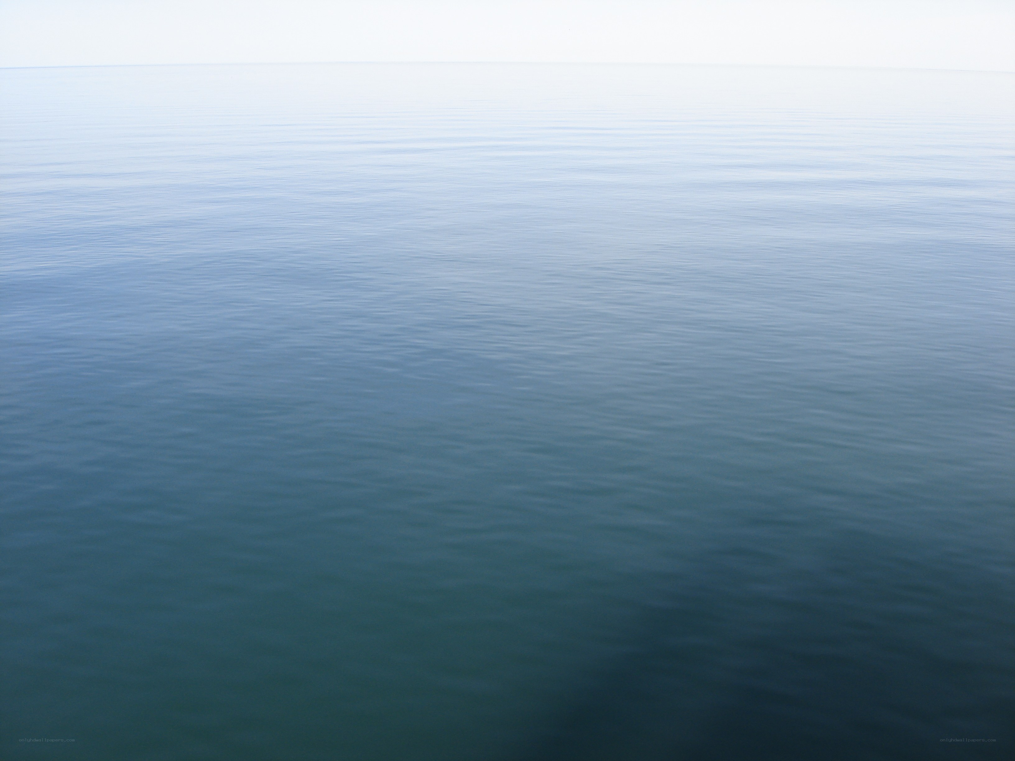 calm ocean horizon