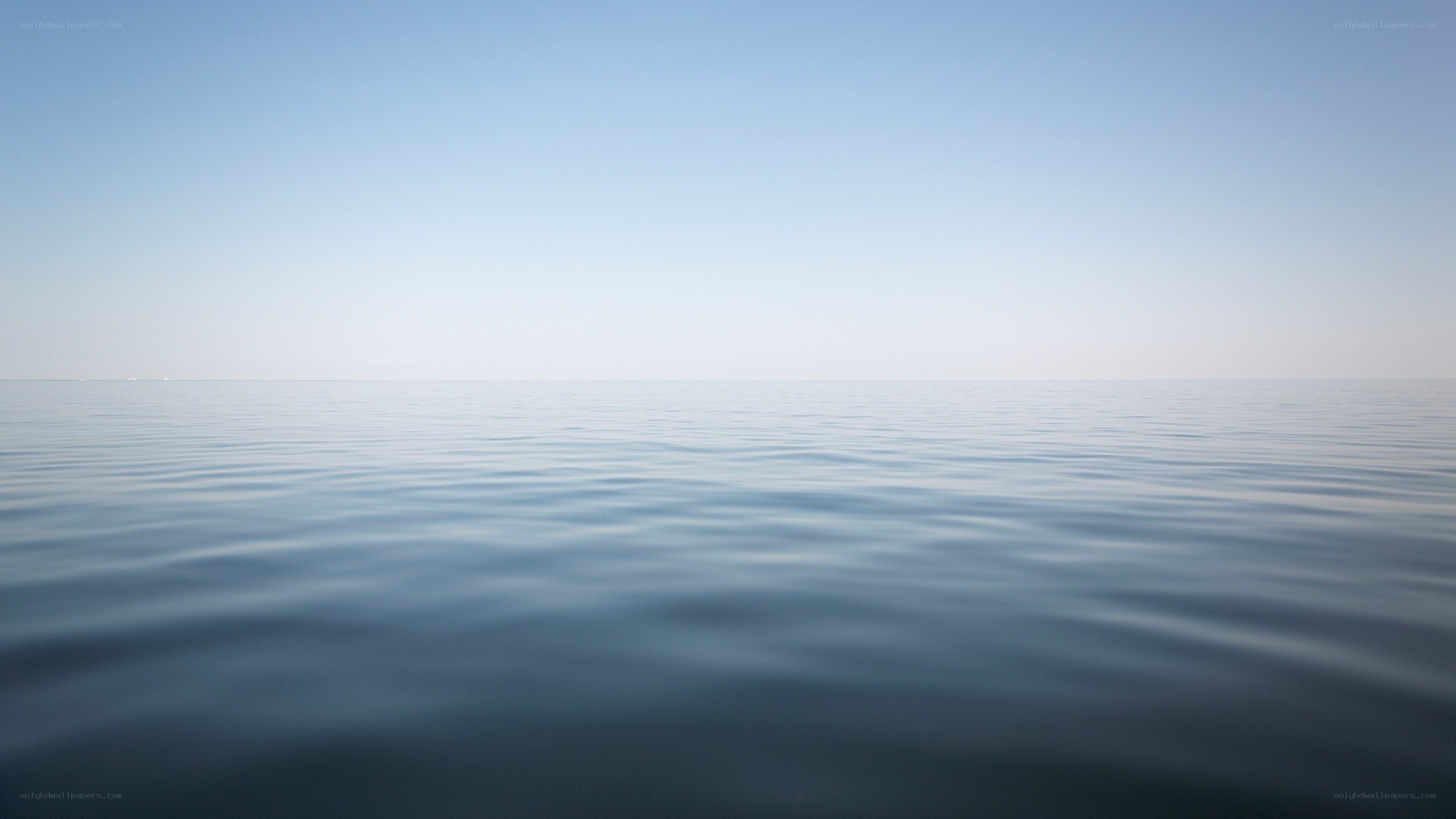 calm ocean horizon