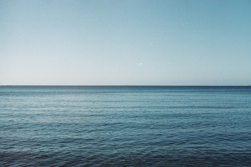 calm ocean horizon