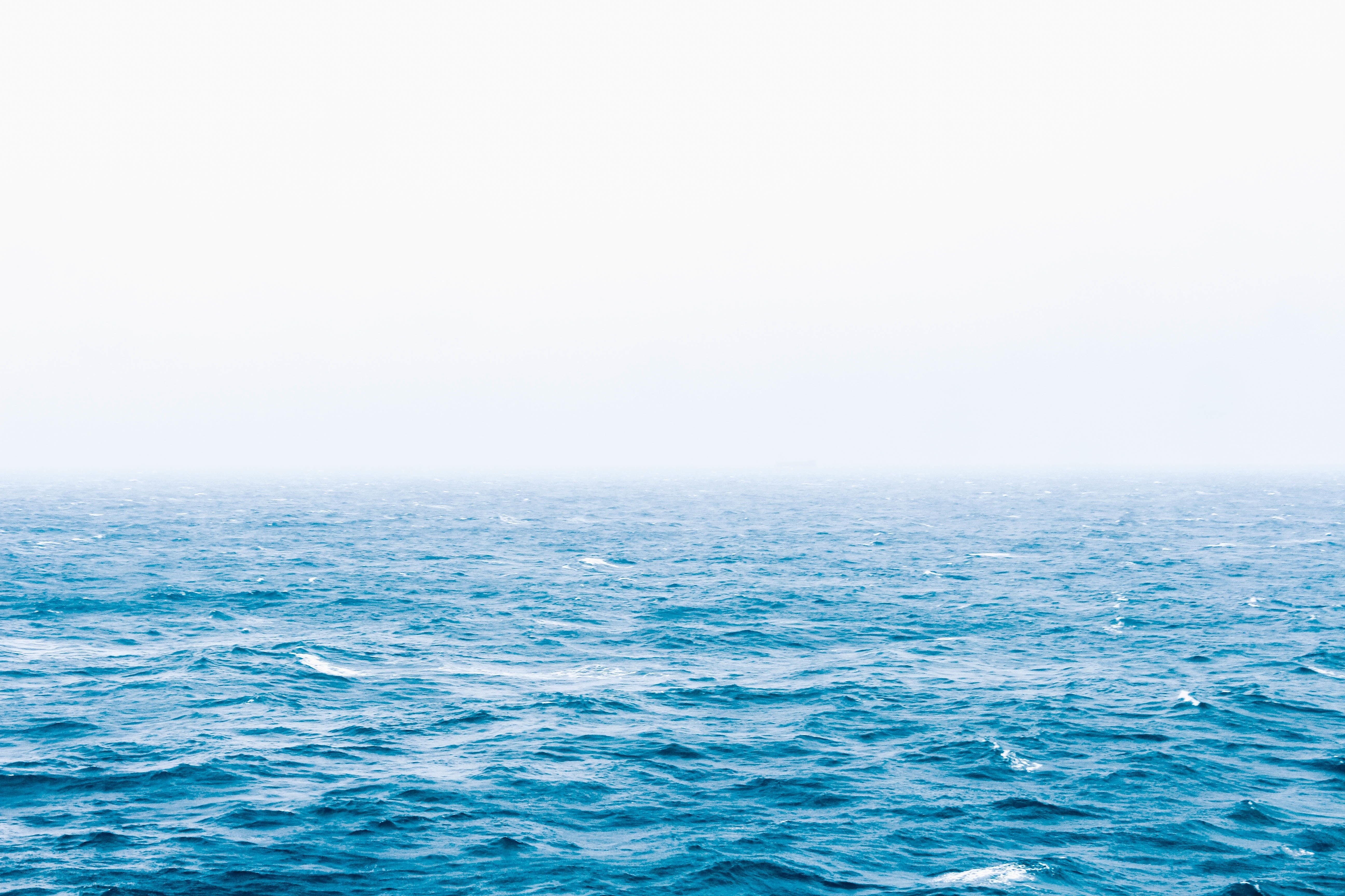 calm ocean horizon