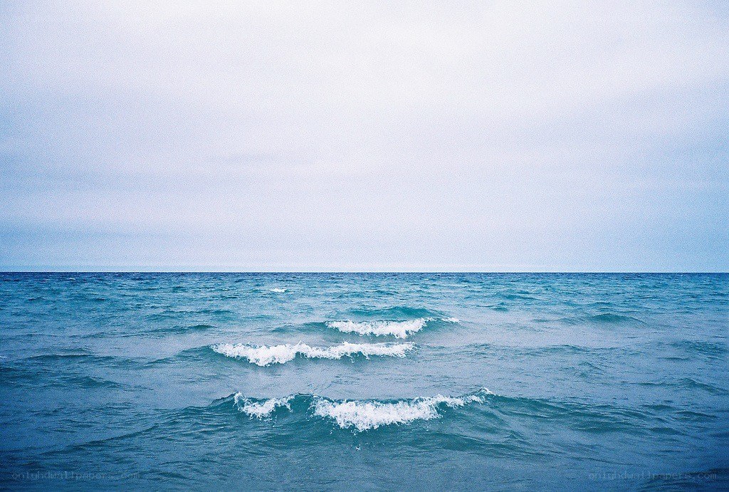calm ocean waves