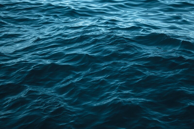 calm ocean waves