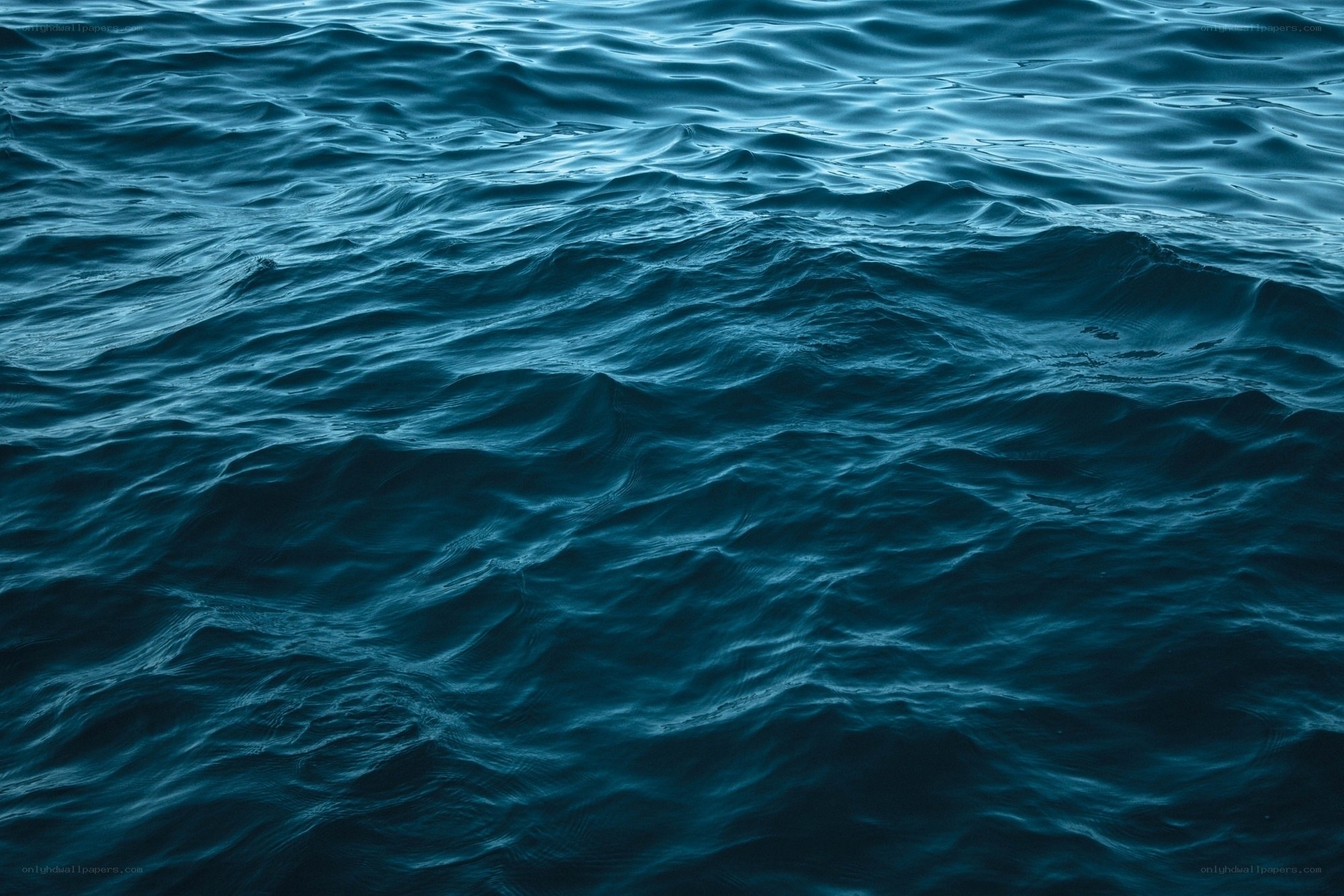 calm ocean waves
