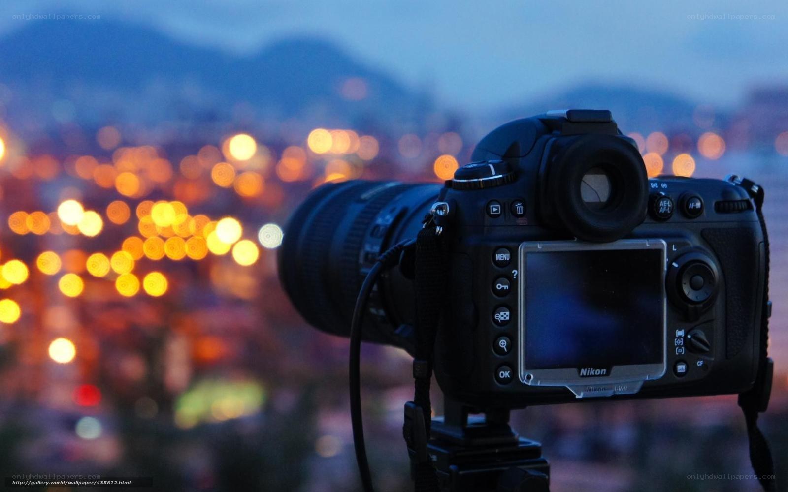 Camera capturing city lights