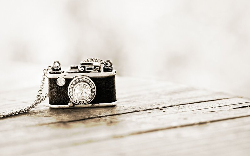 Camera-shaped Pendant — Black