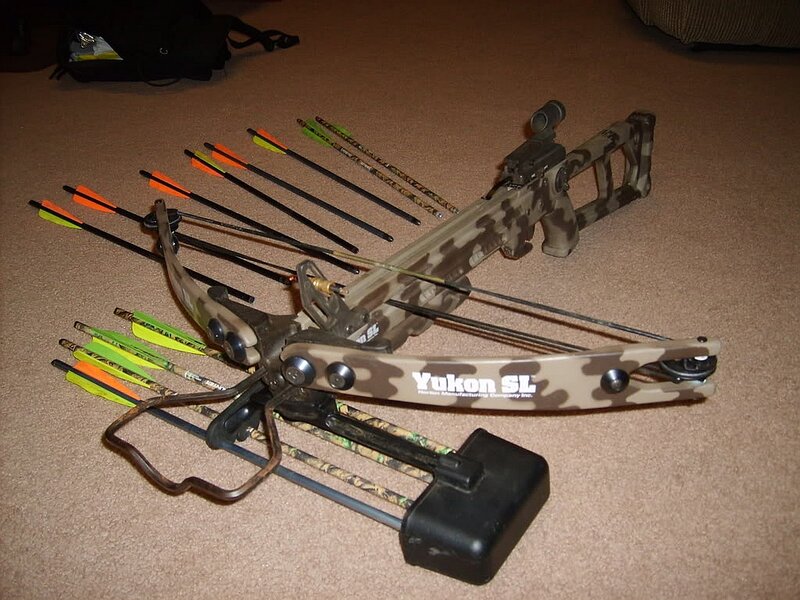 Camouflage Crossbow with Arrows — Brown