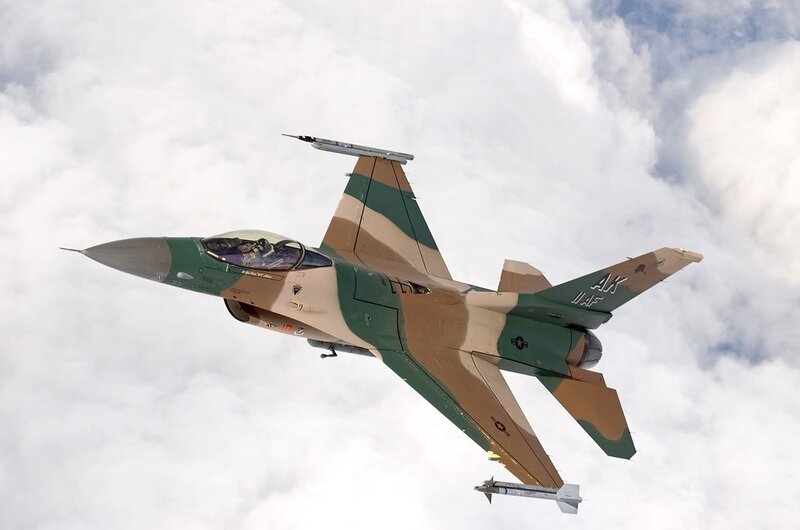 Camouflage Fighter Jet — Green, Dynamic