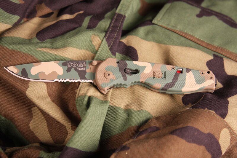 Camouflage Folding Knife — Green, Neutral