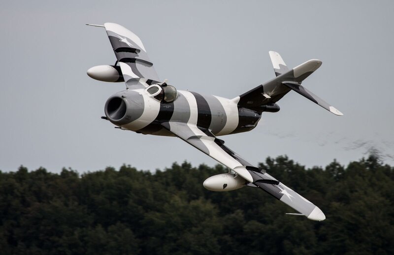 Camouflage Jet in Flight — Gray, Dynamic